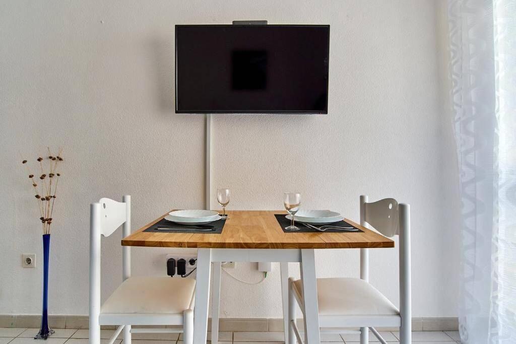 Cozy Studio Apartment Near The Beach ตอร์เรเวียคา ภายนอก รูปภาพ